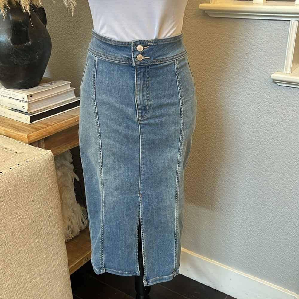 We The Free Maddie Denim Midi Jean Skirt Size 26 - Picture 3 of 9